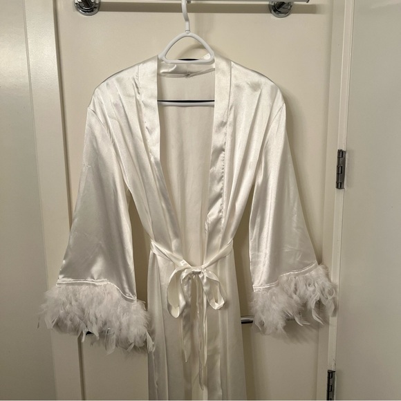 NEW | Feather Bridal Robe - Picture 3 of 7
